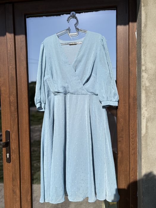 Rochita eleganta din voal bleu cu model subtil in buline