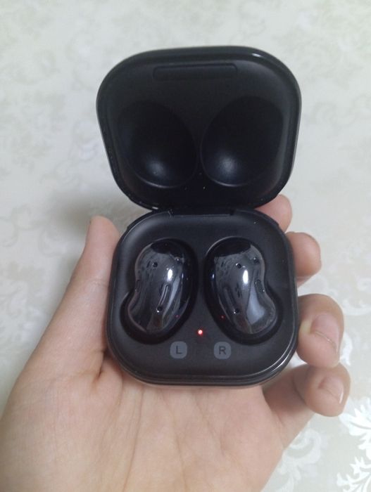Наушники Samsung Buds Live