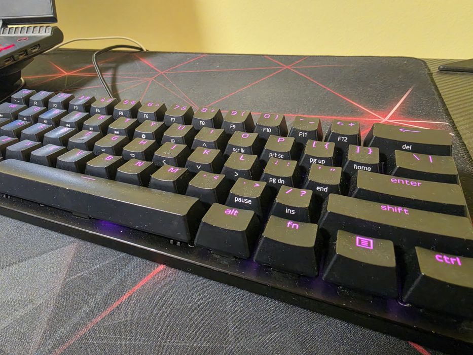 Монитор lenovo, мишка и клавиатура razer