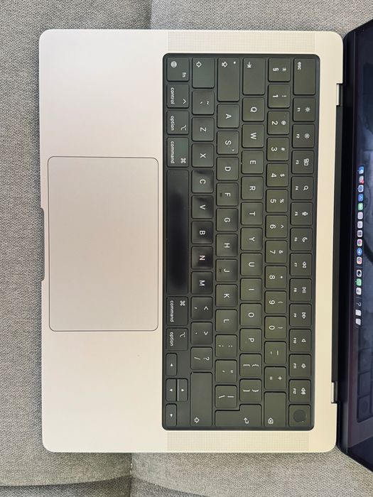 MacBook Pro 14” M2. 16gb. 512gb