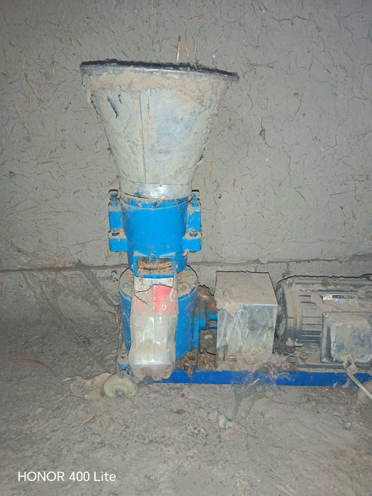 Granulator granula yem ishlab chiqaradi