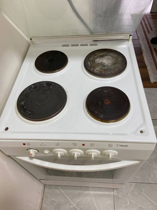 Электрическая плита с духовкой