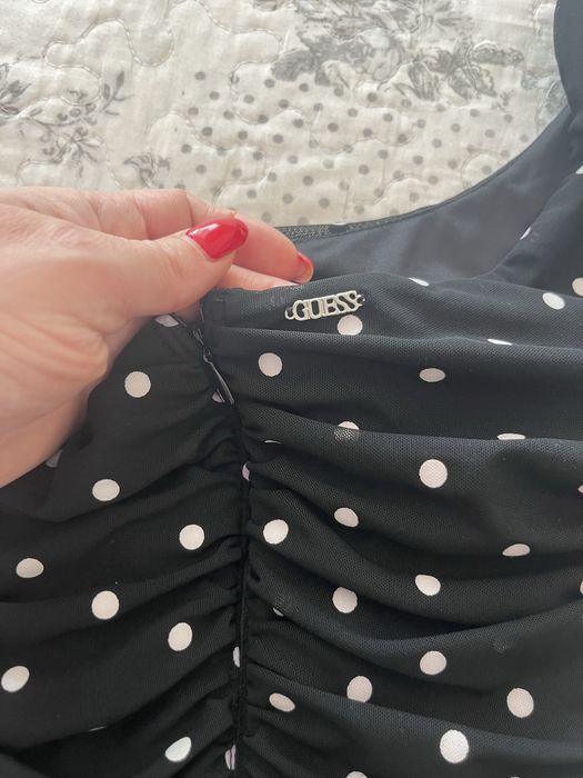 Рокля в черно на бели точки  Guess