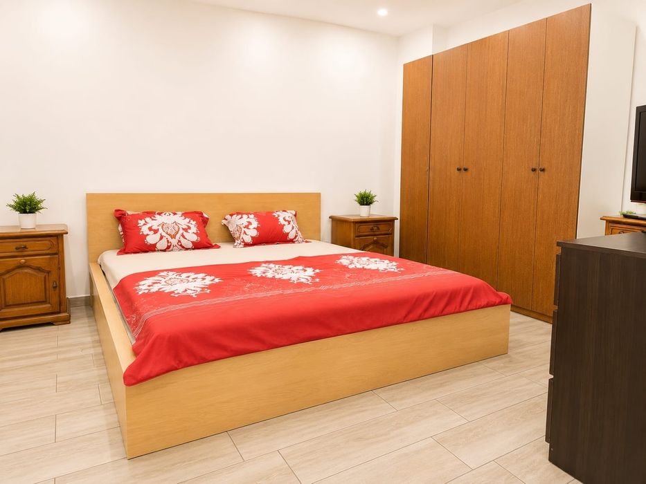 Inchiriez apart 2 camere PISCINĂ regim hotelier Mamaia  100m de plajă Vega