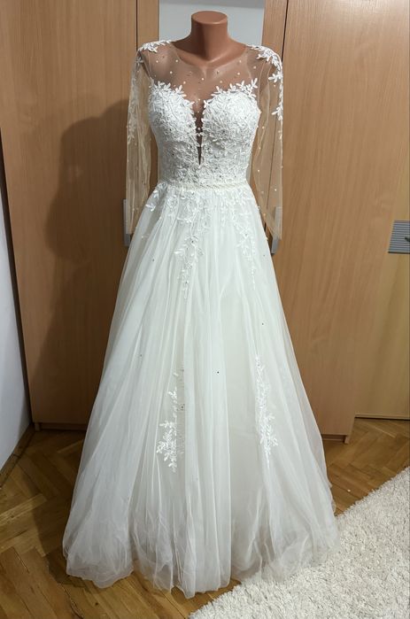 Vând rochie mireasă tip prințesă