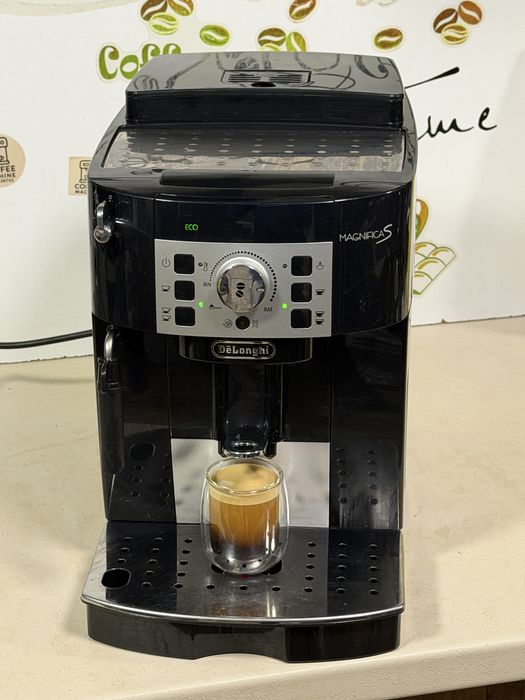 Кафемашина кафе автомат delonghi magnifica S с гаранция