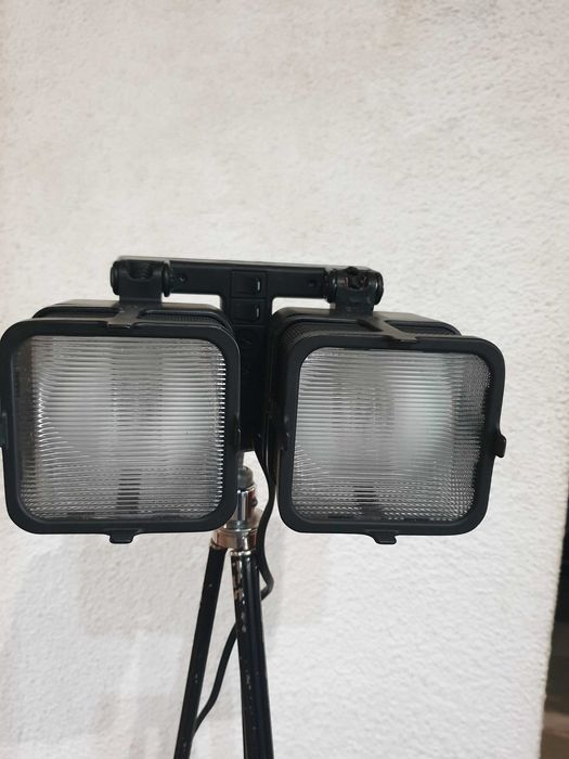 Двойка мощни  немски прожектори за фотографски и други цели- 1 000 W