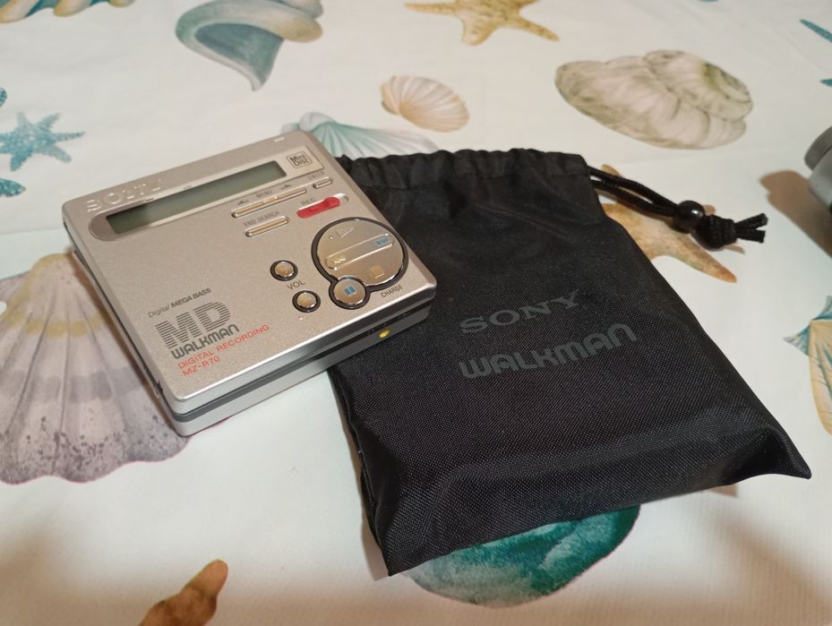 Sony MZ-R70 mini disc walkman