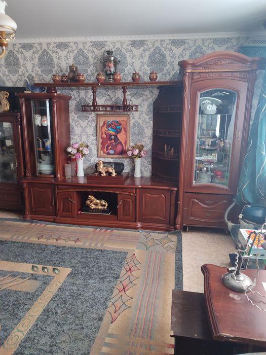 Продам горку срочно и сервант к для хрусталя