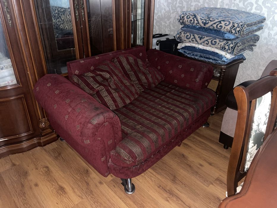 Диван красиные удобные