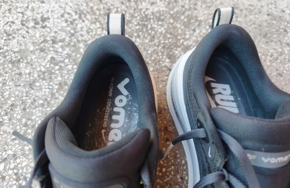Nike Vomero Plus  номер 44 Маратонки за бягане, спорт, ежедневие