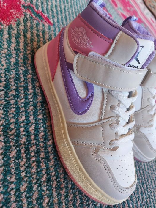 Продаётся детские кроссовки в идеалном состоянии