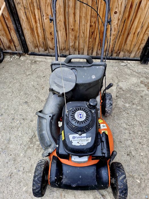mașină de tuns iarba Husqvarna R152SVBBC 
Lățime de