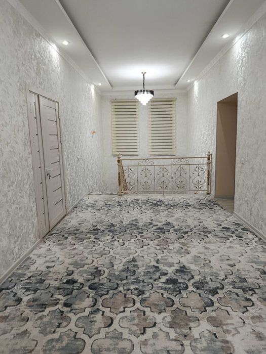 Manguzarda 2 qavatli hovli sotiladi