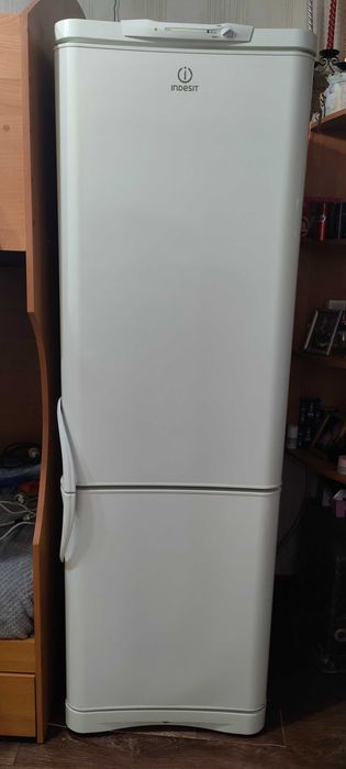 Холодильник Indesit