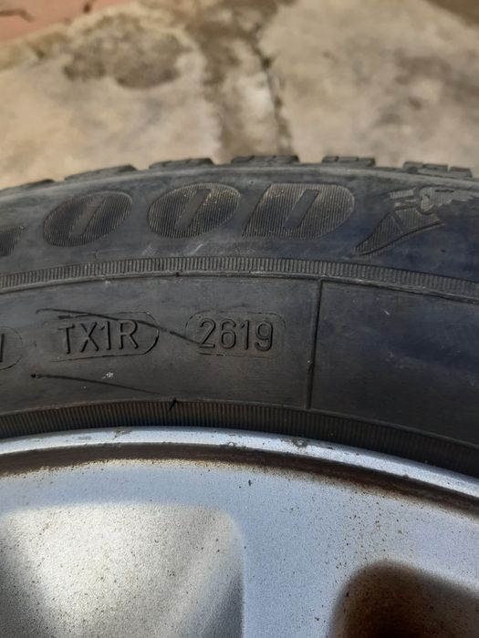 Vând anvelope de iarnă GOODYEAR  UltraGRIP 205/60 R16 500lei