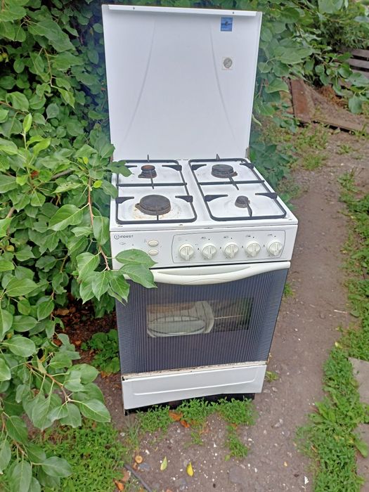 Продам газовую плиту
