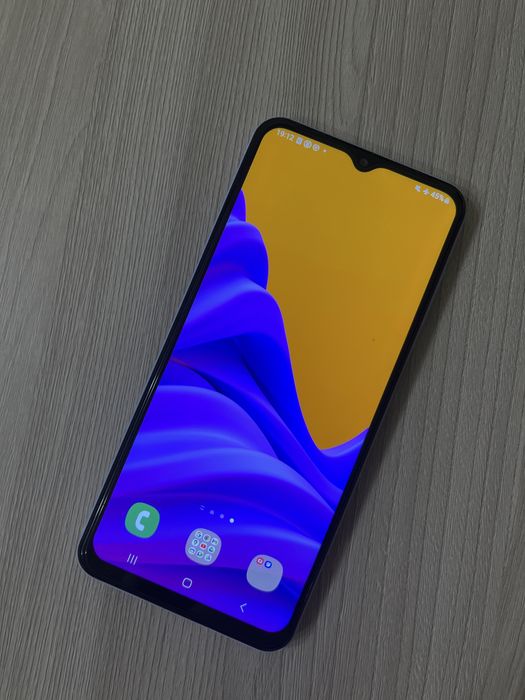 Samsung A13 в отличном состоянии.