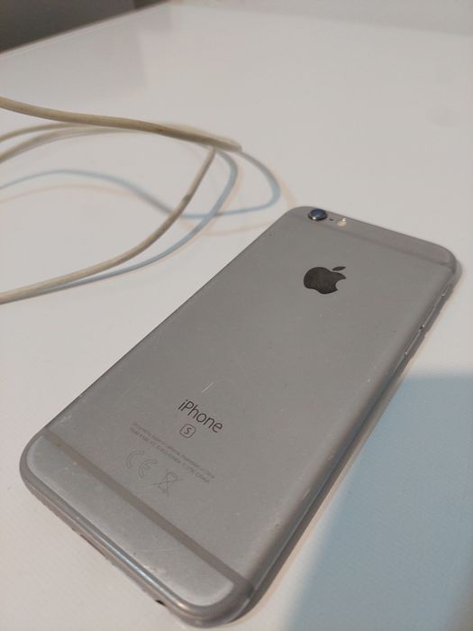 iPhone 6s + коробка + кабель, не включается