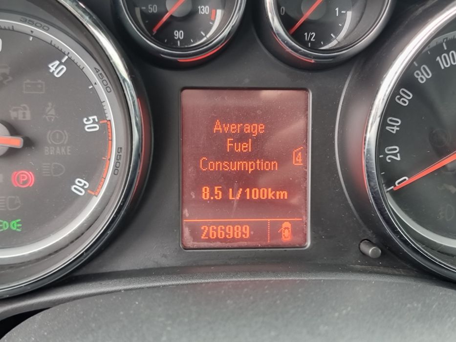 Opel Astra j 1.7 cdti sports tourer 2011 270.000 km