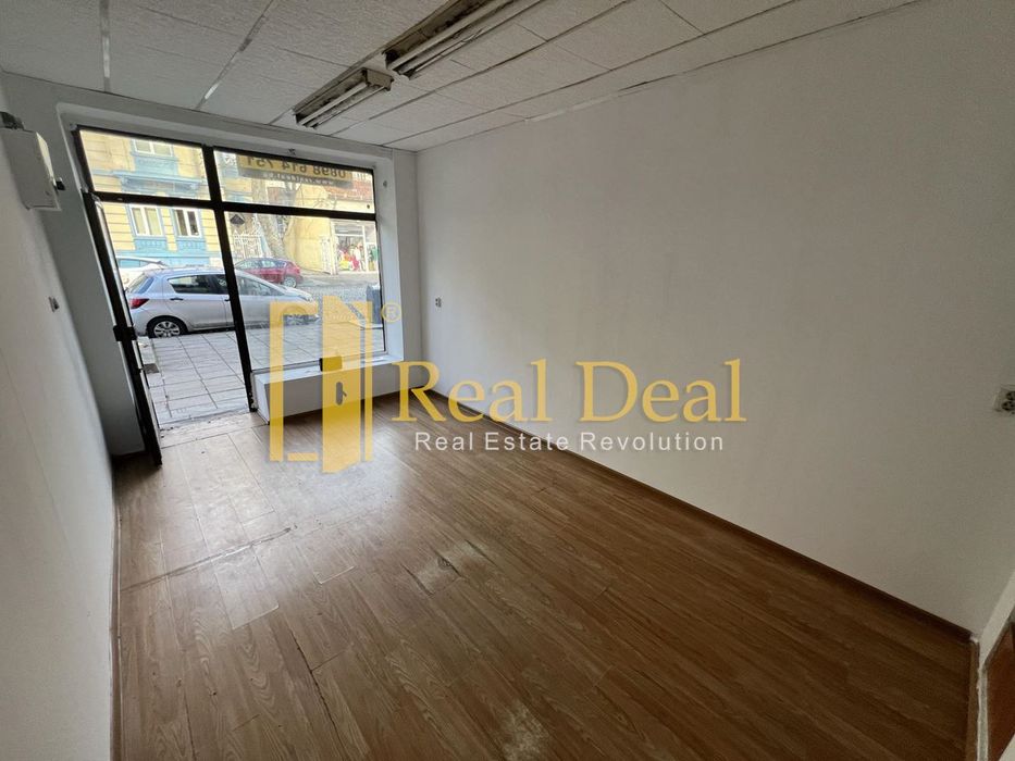 Дава се под наем Магазин в Пловдив, Център - 20 кв.м за 348.84 € - Снимка #3