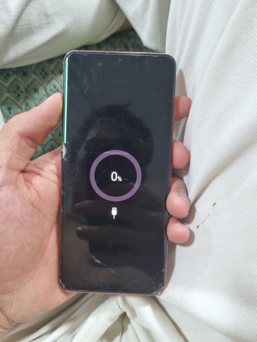S20+ sotiladi faqat srochni