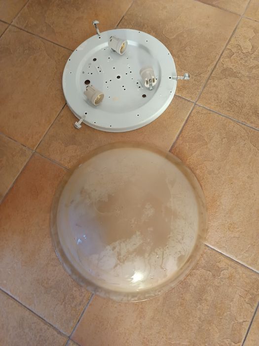 Vând plafoniere cu soclu de ceramică