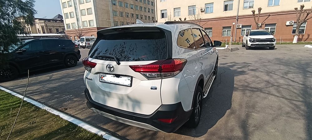 T O Y O T A. RUSH.  2022 yil