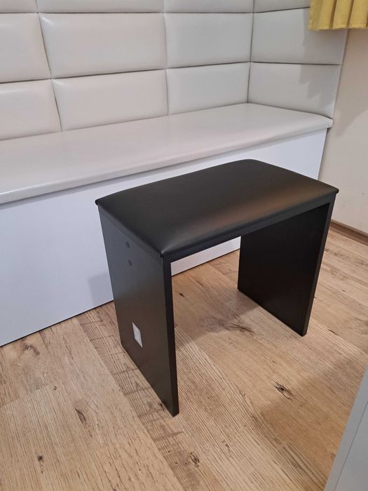 Поставка  за маникюр и педикюр.