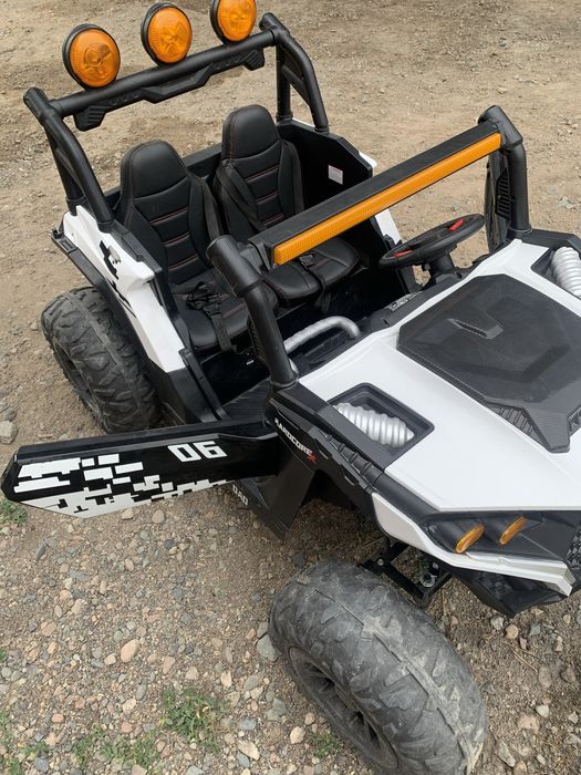 Двухместный электромобиль Buggi