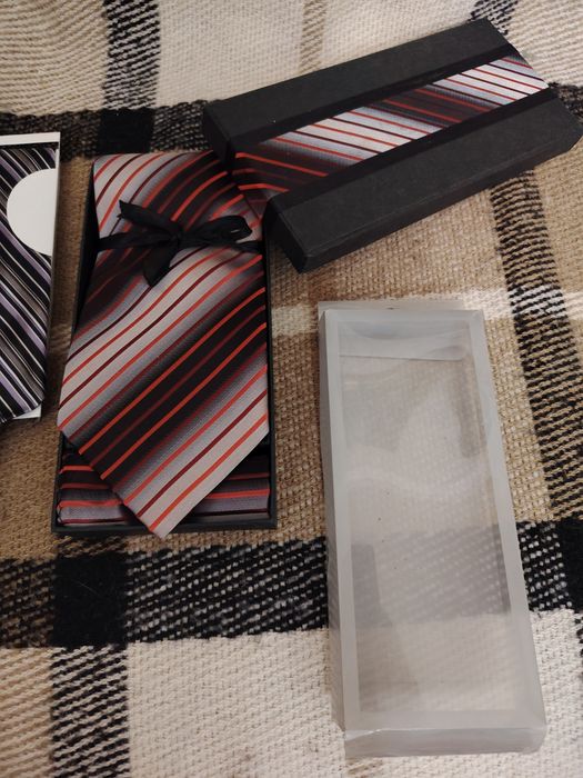 Продам новые шёлковые галстуки импортные.