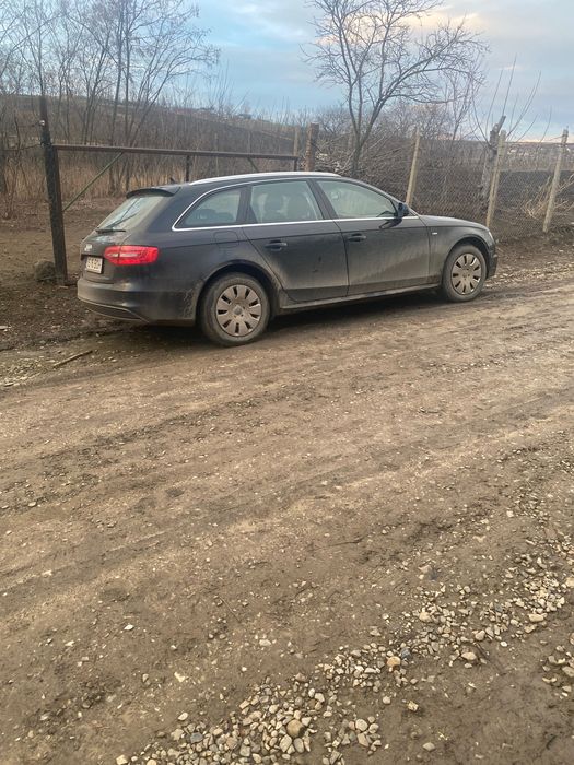 Mașina Audi A4 din 2015