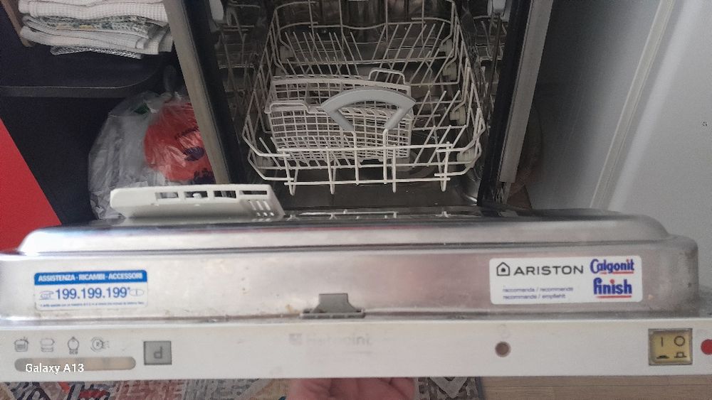 Продам посудомоечную машину