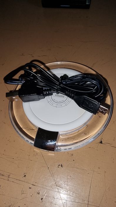 Wireless безжично зарядно със LED подсветка.