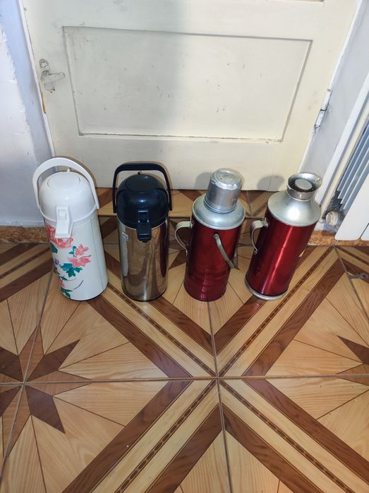 Vand  Termosuri Ieftine,  de 1,8-2 l ca in poze.