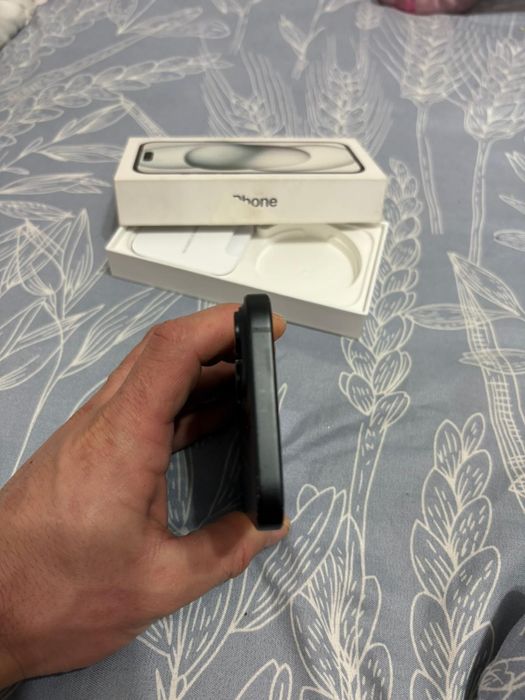 Vând Iphone 15 Black ,256 GB, folosit aproape 2 ani cu folie si husa