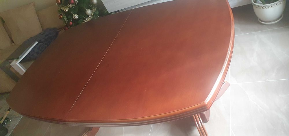 Елипсовидна трапезна маса от масивно дърво, разтегателна