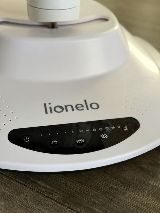 Balansoar electric Lionelo Bella 2 în 1 cu landou, rotire la 360°, telecomandă, 5 viteze, 12 melodii, ca nou, stare 10/10, predare personală Timișoara