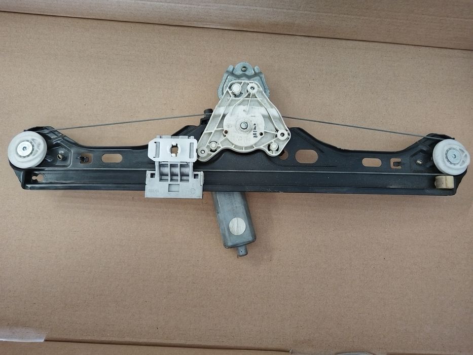 Стъклоповдигач заден ляв за w203