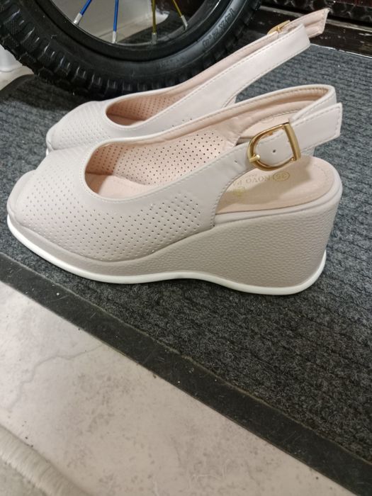 басаножка  платформа и туфли 35размер