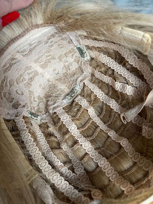 Peruca par natural blond opal cu breton 50 cm BuenoBia