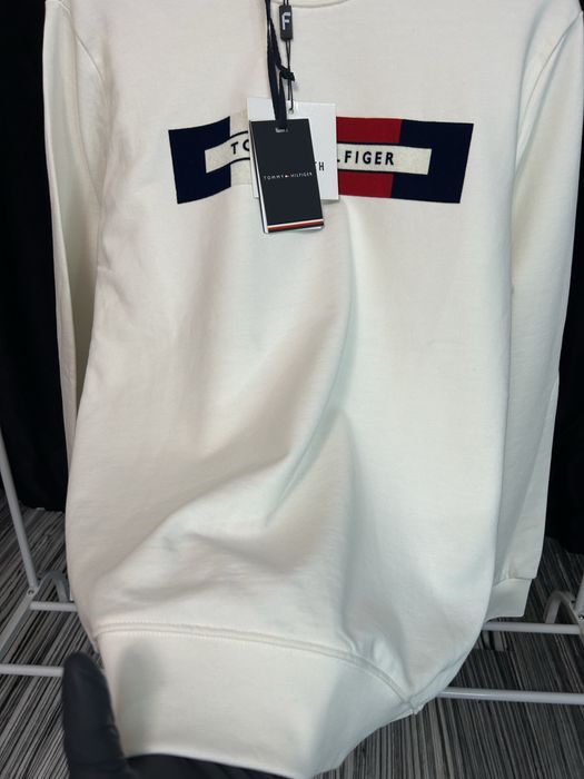 Reducere Stoc- Bluza Tommy Hilfiger barbati marimea M noua cu eticheta alb premium originala