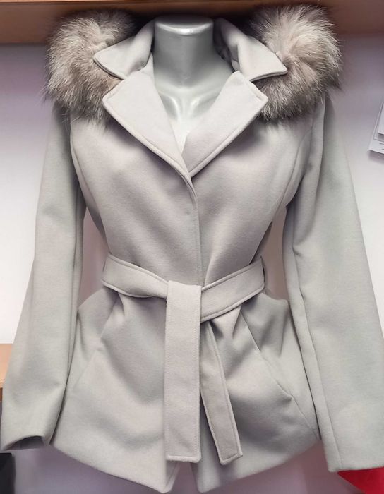 Дамско палто с качулка с пух