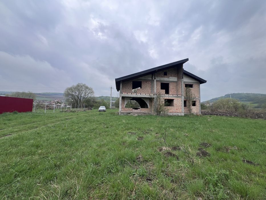 Casă la roșu în Sântana de Mureș