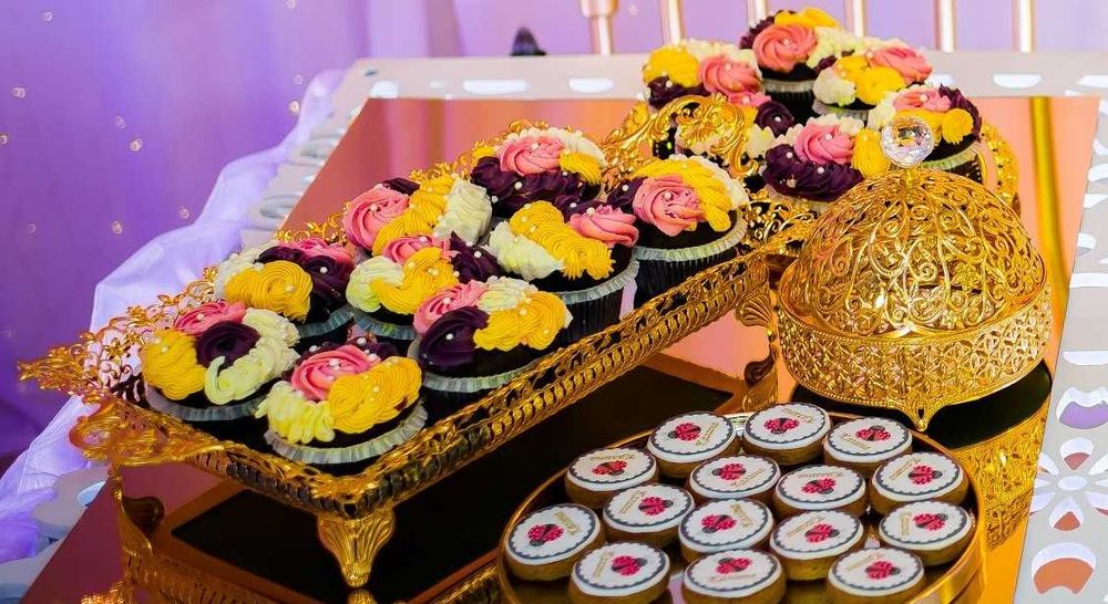 Златисти подноси и плата