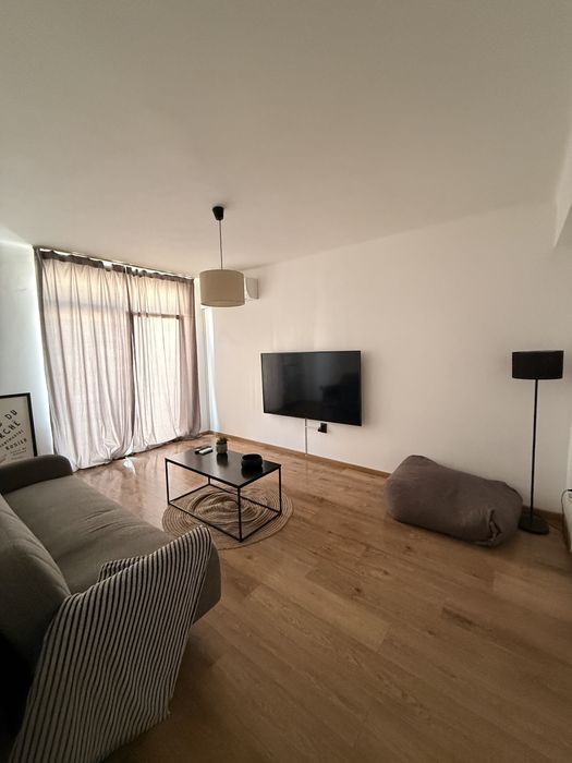 Inchiriez apartament ultracentral (teatru)
