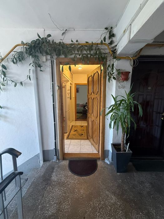 Vanzare apartament 2 camere,semidecomandat,zona linistita si centrala,Caransebeș
