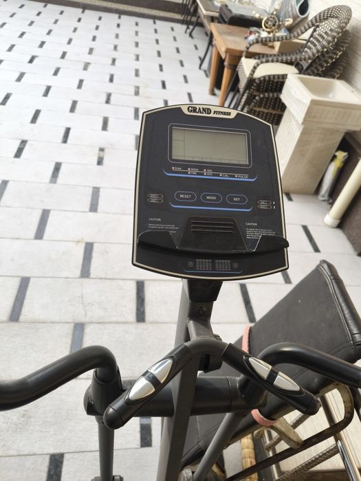 Продается вело тренаж в отличном состоянии.вело тренер сотилади холати