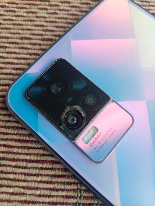 Продам телефон vivo v21e