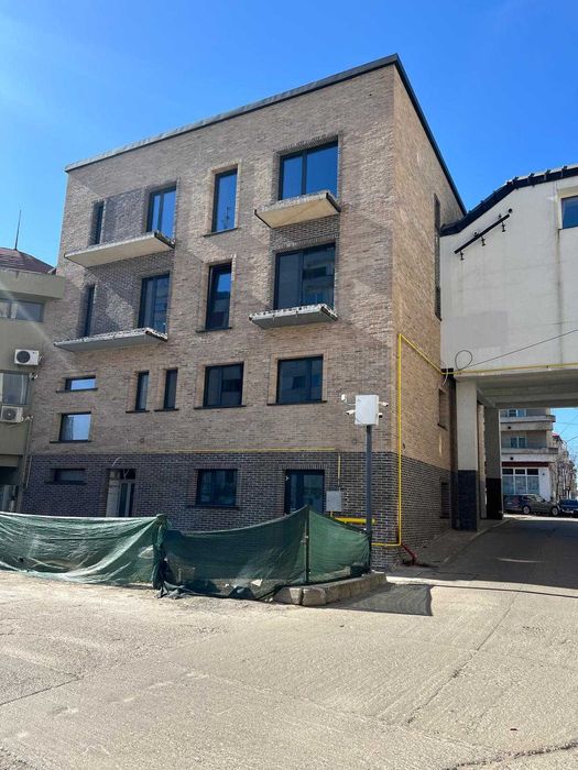Spatiu Comercial si Apartamente - zona centrala Radauti